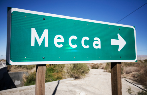 A sign pointing to Mecca